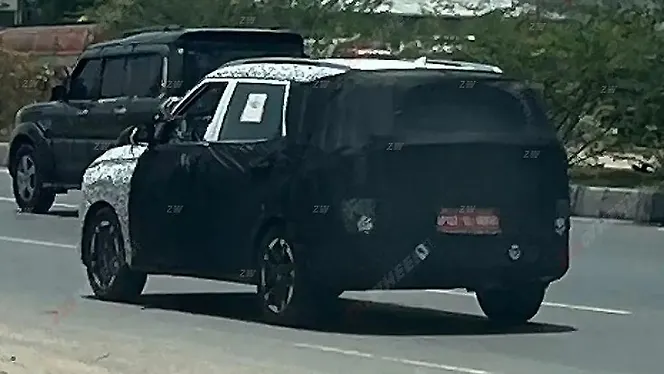 Kia Carens facelift Left Rear Three Quarter