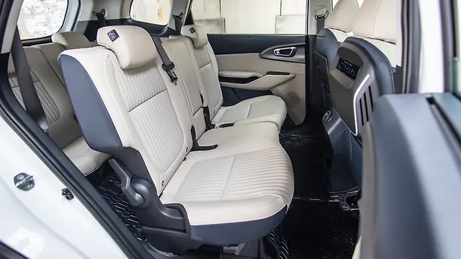Kia Clavis Second Row Seats