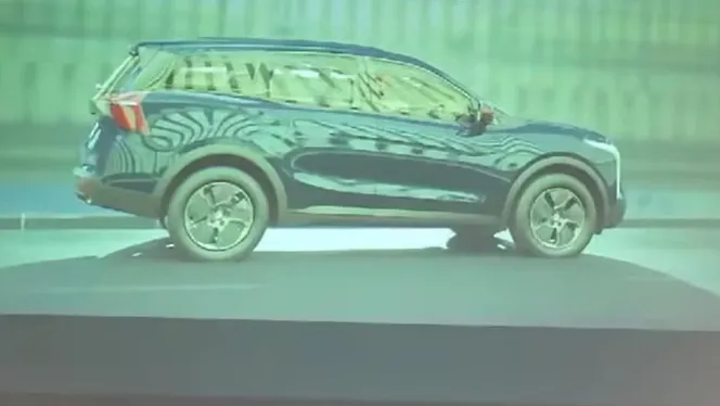 महिंद्रा XEV 7e राइट साइड का दृश्य