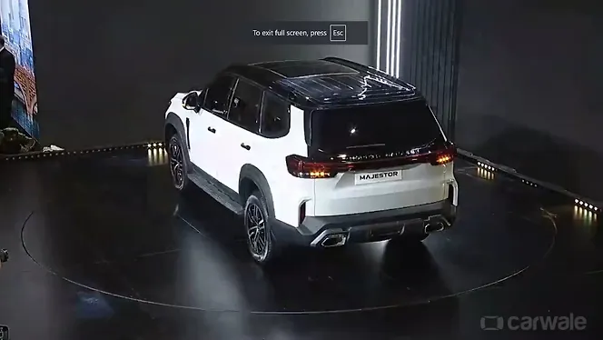 एमजी मजेस्टर लेफ्ट रियर थ्री क्वार्टर