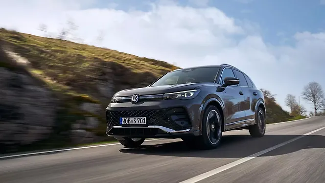 Volkswagen Tiguan R-Line Left Front Three Quarter