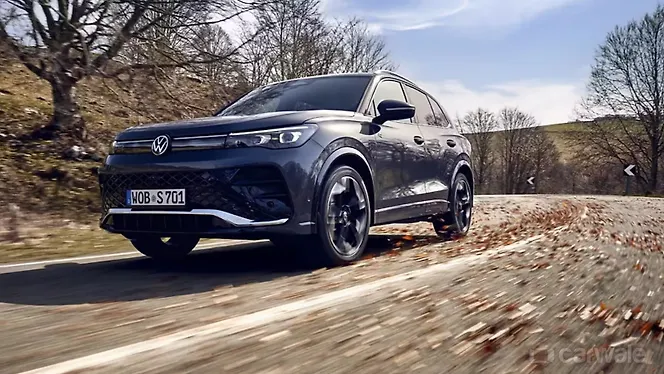 Volkswagen Tiguan R-Line Right Front Three Quarter