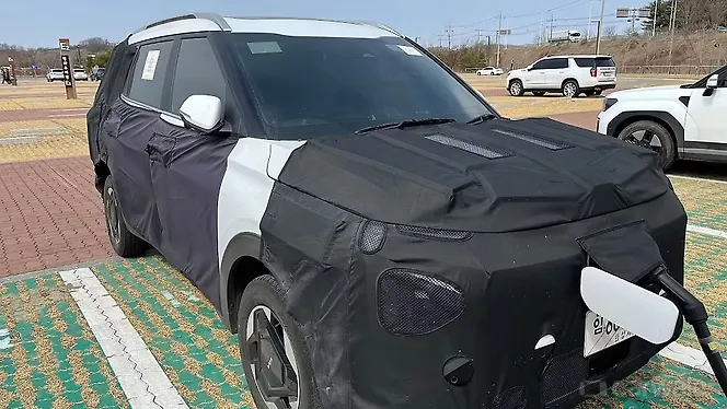 Kia Carens EV Right Front Three Quarter