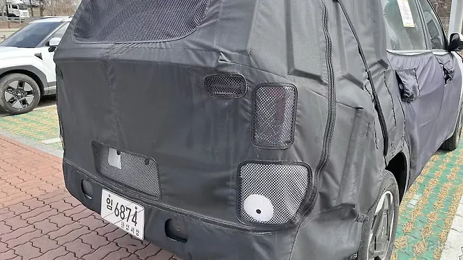 Kia Carens EV Right Rear Three Quarter