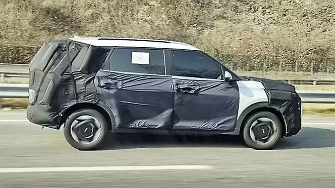 Kia Carens facelift Right Side View