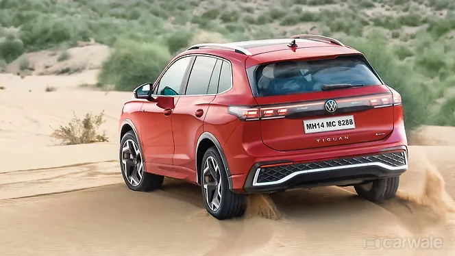 फ़ॉक्सवैगन टिग्वान R-लाइन लेफ्ट रियर थ्री क्वार्टर