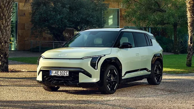 Kia EV3 Left Front Three Quarter