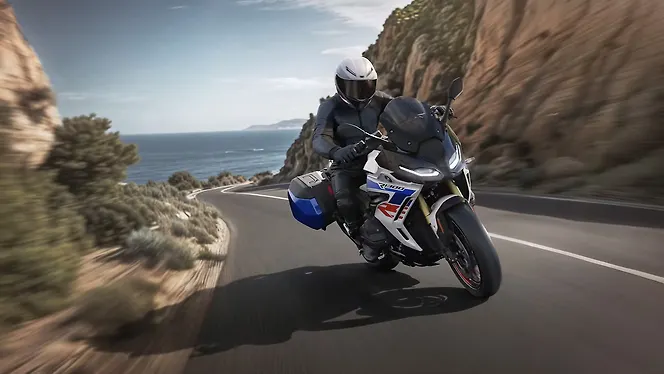 BMW R 1300 R Right Front Three Quarter