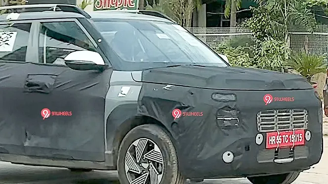Hyundai New Venue Right Front Three Quarter