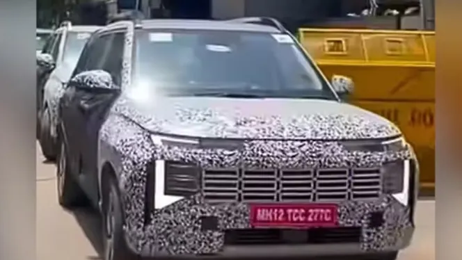 Hyundai New Venue Right Front Three Quarter