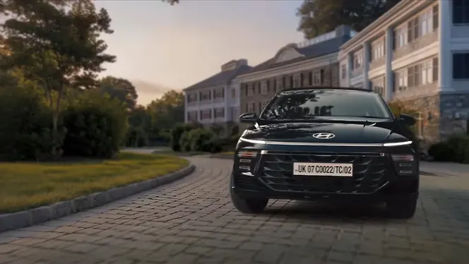 हुंडई वरना सामने का दृश्य