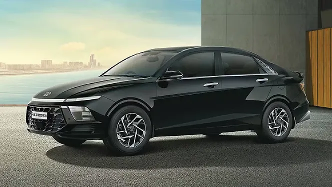 हुंडई वरना लेफ्ट फ्रंट थ्री क्वार्टर