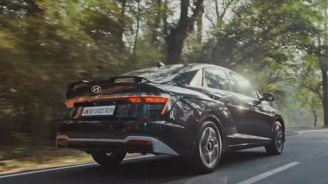 हुंडई वरना राइट रियर थ्री क्वार्टर