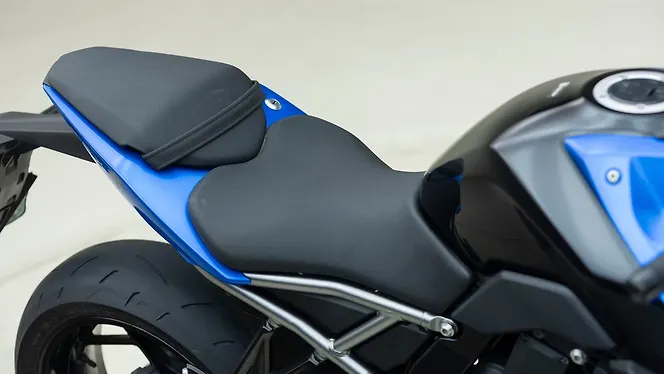 Suzuki GSX-8R Seat