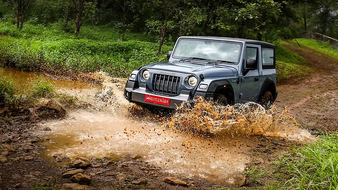 महिंद्रा थार लेफ्ट फ्रंट थ्री क्वार्टर