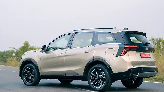महिंद्रा XUV 7XO लेफ्ट रियर थ्री क्वार्टर