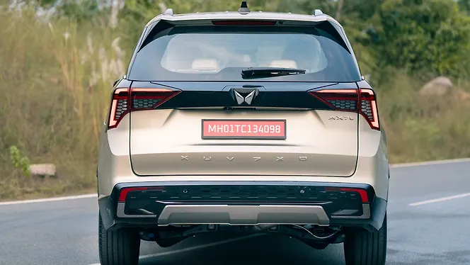 महिंद्रा XUV 7XO पीछे का व्यू