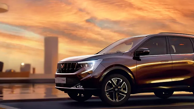 महिंद्रा XUV 7XO लेफ्ट फ्रंट थ्री क्वार्टर