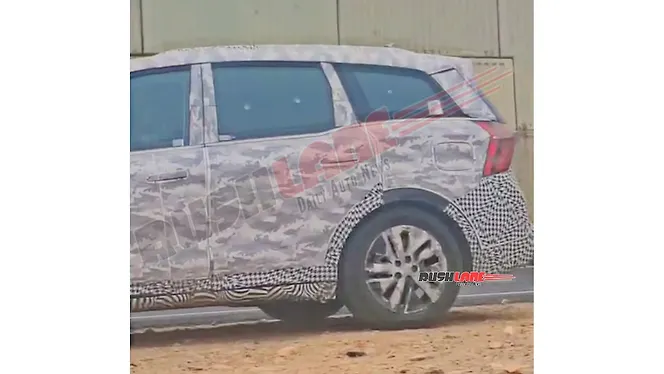 Mahindra XUV700 facelift Left Rear Three Quarter