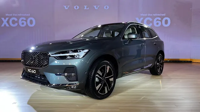 Volvo XC60 Left Front Three Quarter
