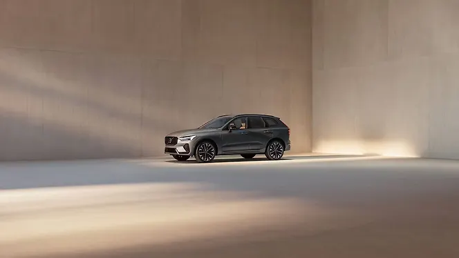 Volvo XC60 Right Side View