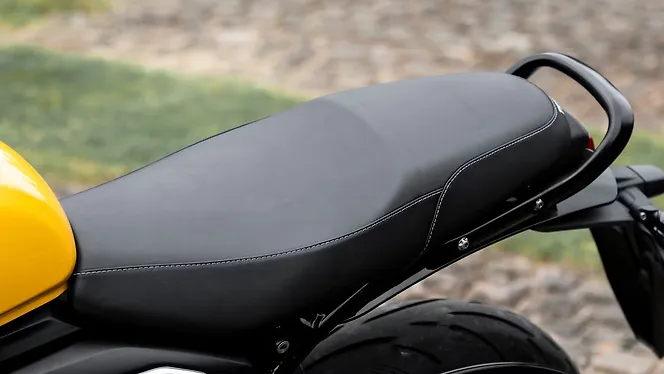 Triumph Thruxton 400 Seat