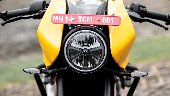 Triumph Thruxton 400 Head Light