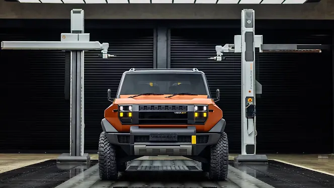 Mahindra Vision SXT Front View