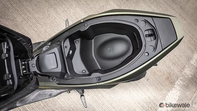 Hero Xoom 160 Underseat Storage
