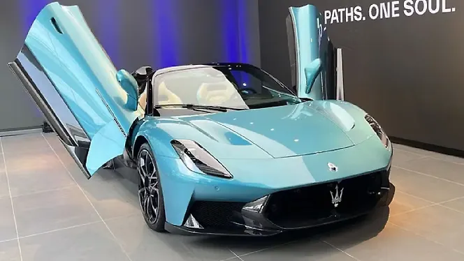 Maserati MCPura Right Front Three Quarter