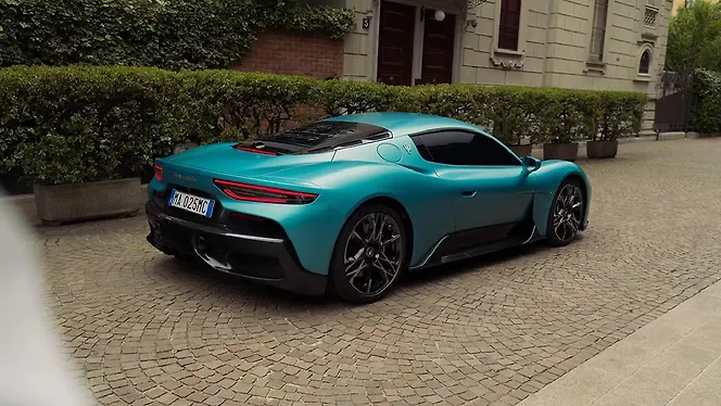 Maserati MCPura Right Rear Three Quarter