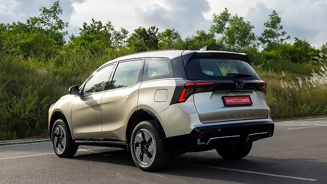 Mahindra XEV9S Left Rear Three Quarter