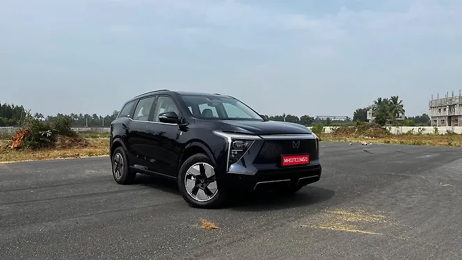 Mahindra XEV9S Right Front Three Quarter