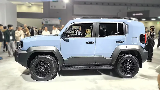Toyota New Land Cruiser FJ Left Side View Toyota New Land Cruiser FJ Left Side View