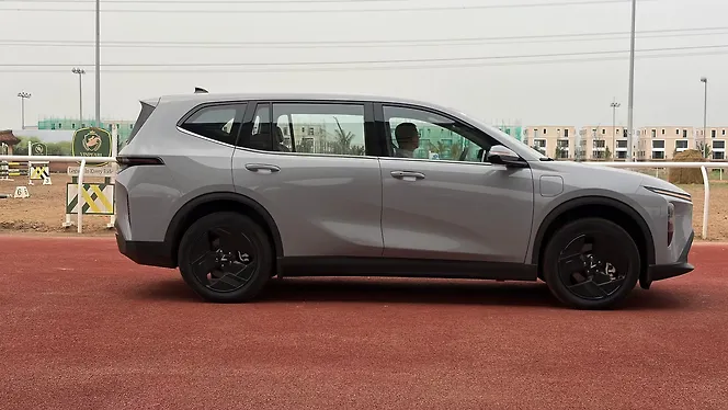 Vinfast VF MPV 7 Price - Images, Colours & Reviews - CarWale