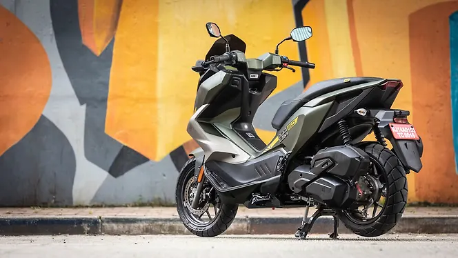 Hero Xoom 160 Left Rear Three Quarter