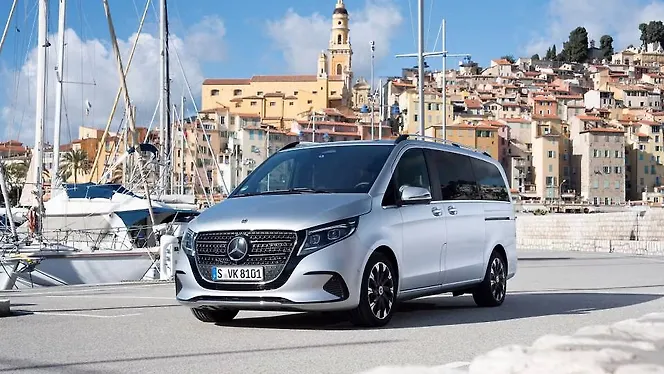 Mercedes-Benz V-Class Left Front Three Quarter