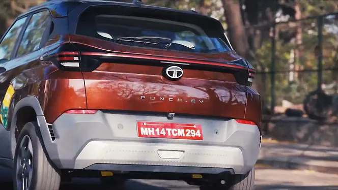 टाटा पंच ईवी पीछे का व्यू