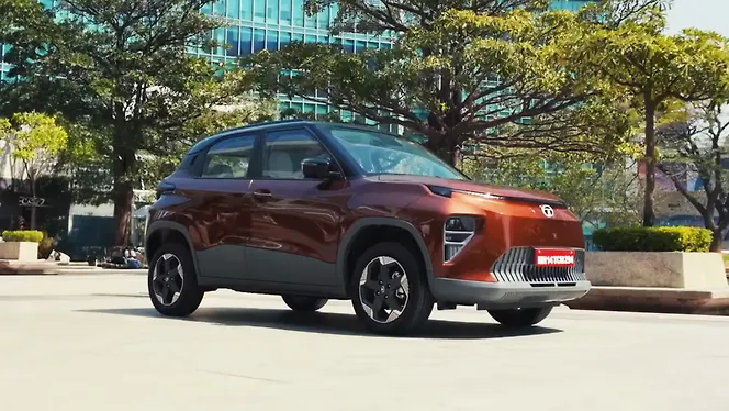 टाटा पंच ईवी राइट साइड का दृश्य