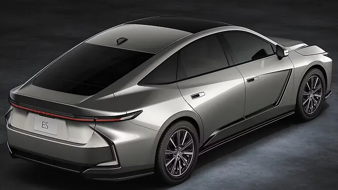 लेक्सस ईएस राइट रियर थ्री क्वार्टर