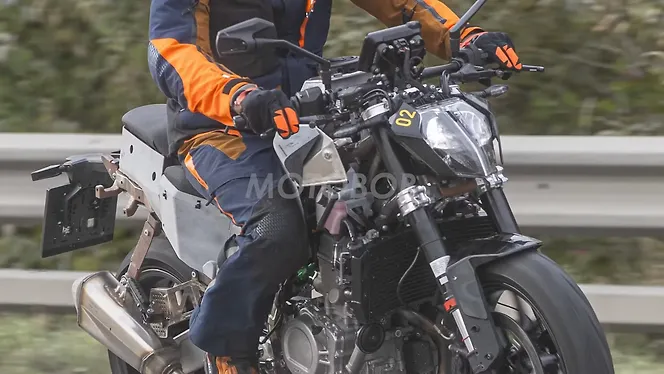 KTM 650 Duke Right Front Three Quarter