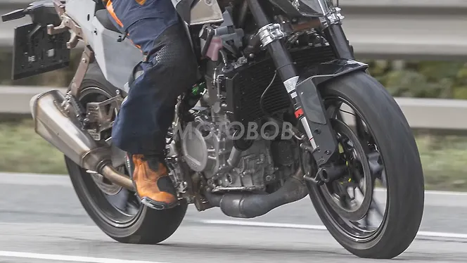 KTM 650 Duke Right Front Three Quarter