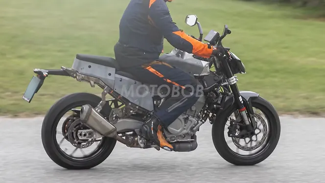 KTM 650 Duke Right Rear Three Quarter
