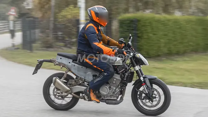 KTM 650 Duke Right Side View