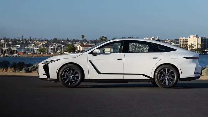 लेक्सस ES 350h लेफ्ट साइड दृश्य लेक्सस ES 350h लेफ्ट साइड दृश्य