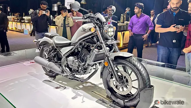 Honda Rebel 300 Right Front Three Quarter