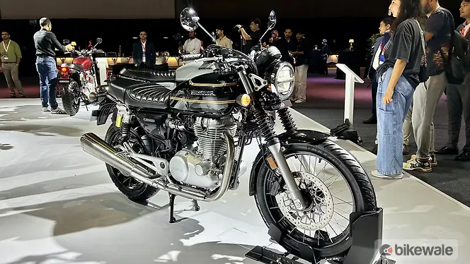 Honda CB500 Right Front Three Quarter