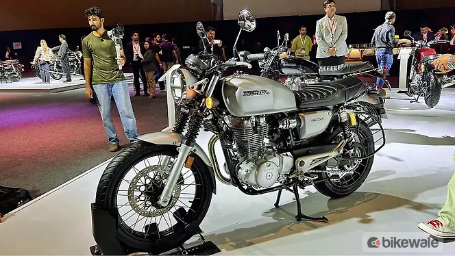 Honda CB500 Left Front Three Quarter