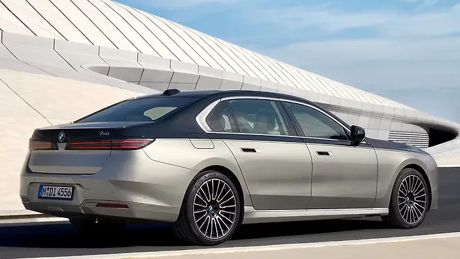 BMW 7 Series facelift Right Rear Three Quarter