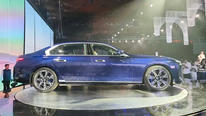 BMW 7 Series Right Side View